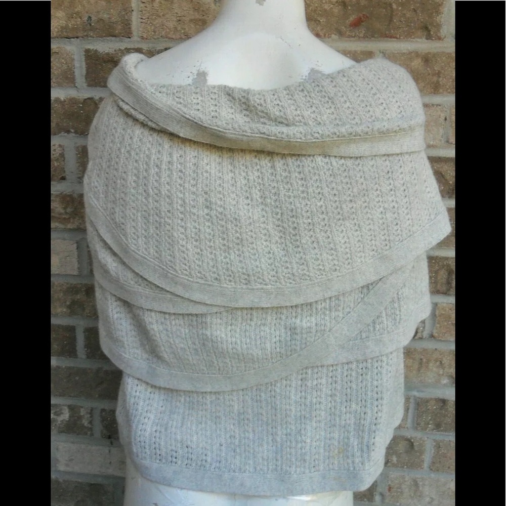 Anthropologie Sleeping on Snow cape one size - Picture 3 of 3